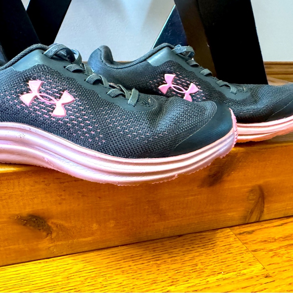 Under Armour tennis shoes